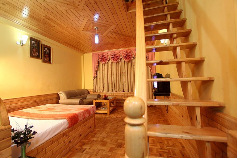 Others 5, Hollywood Hotel, Kullu