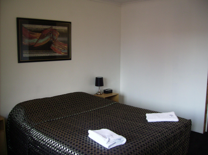 Bedroom 1, Ocean Crest Motel, Victor Harbor