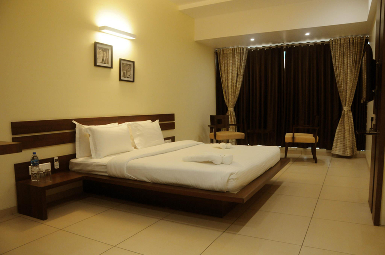 Bedroom 2, Hotel 3 Leaves, Kolhapur