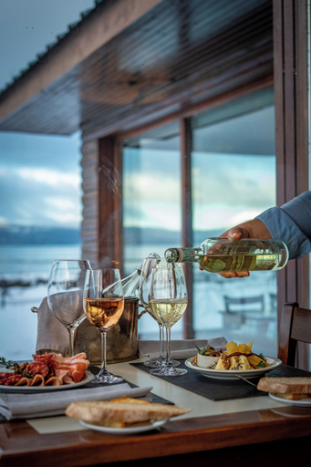 Food & Drinks 5, Tolkeyén Ushuaia Hotel, Ushuaia