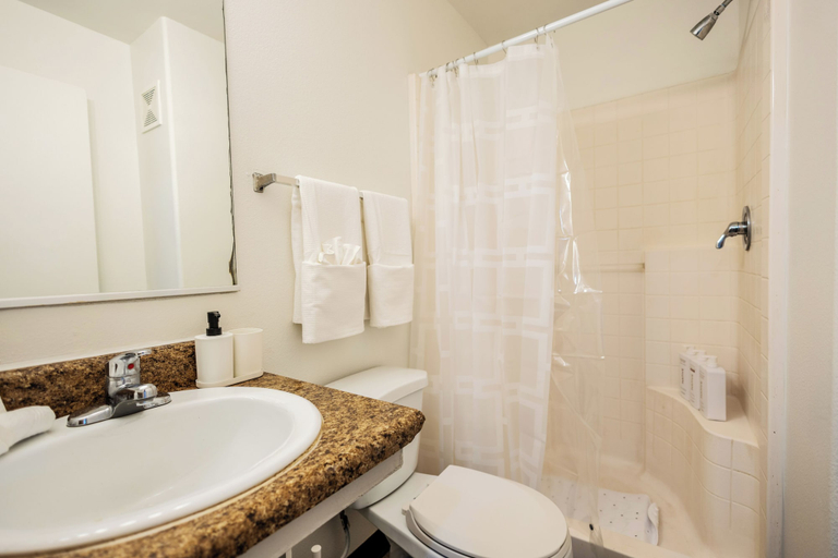 Bathroom 3, Brand New Studio Pool for Digital Nomads, Maricopa
