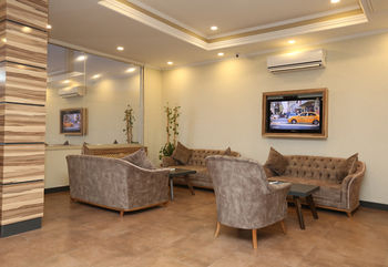 Others 2, Mora Hotel, Merkez
