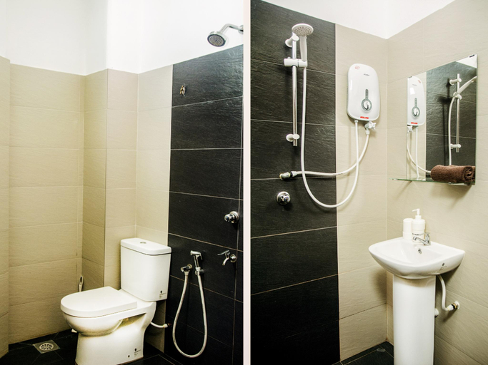 Bathroom 4, Tanjong Inn, Kota Bharu