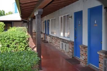 Others 5, Red Bluff Inn, Tehama