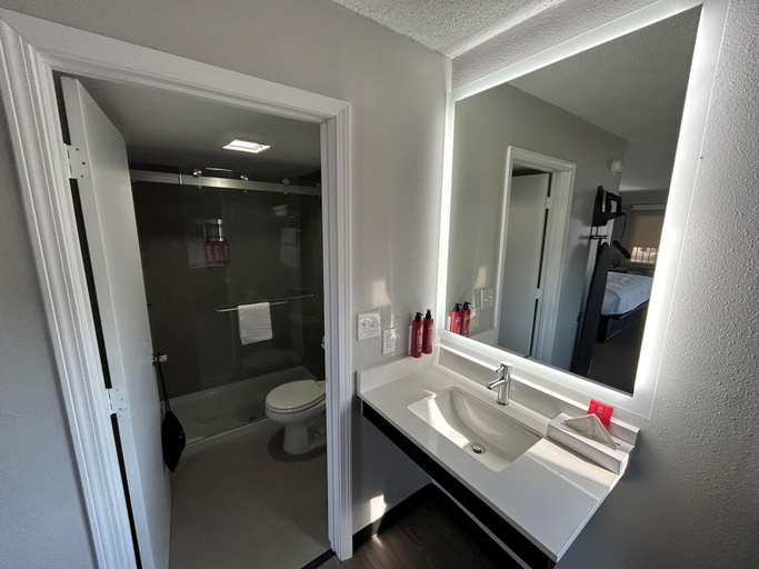 Bathroom 4, SureStay Studio by Best Western Rowland, Robeson
