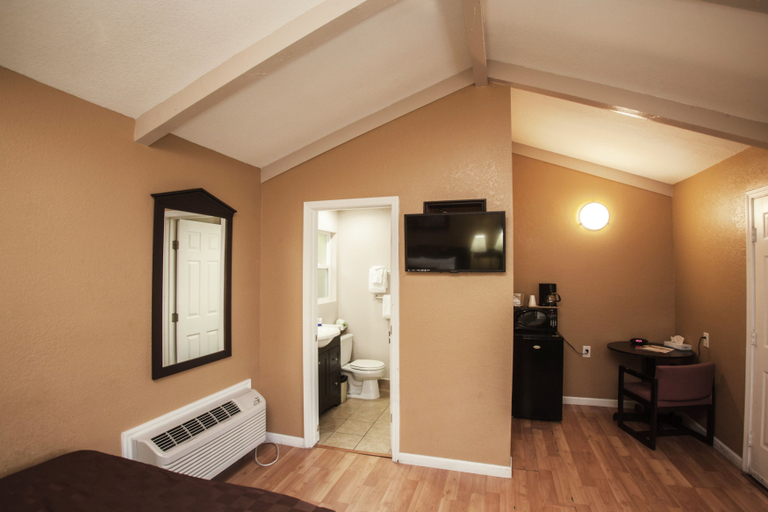 Others 5, Tri Valley Inn & Suites, Alameda
