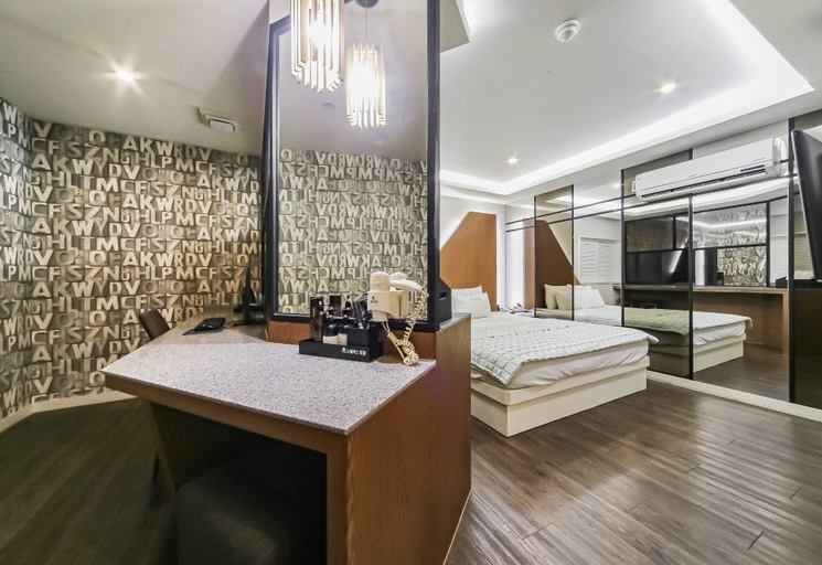 Others 4, Busan Yonghodong Noblesse, Nam