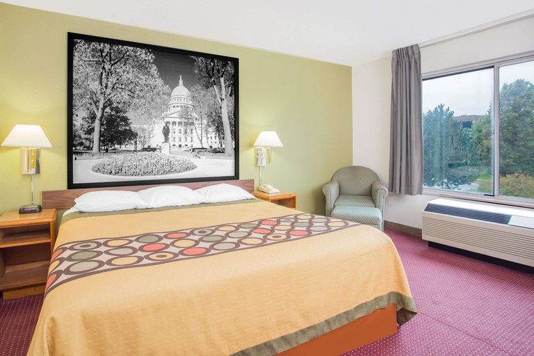 Bedroom, Super 8 by Wyndham Madison East, Dane