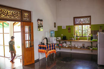 Others 3, Hostel First, Katana