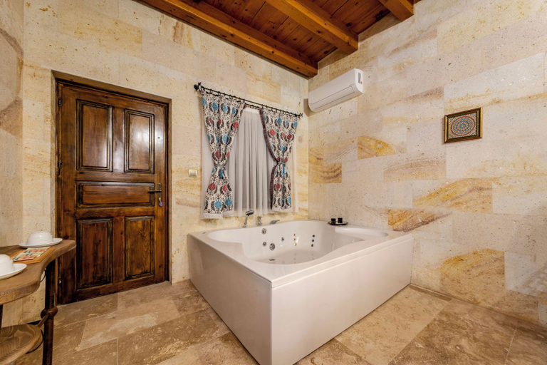 Jetted tub