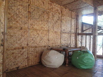 Others 4, Bambooze Hauz, Malay