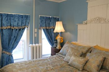 Others 3, A Moment in Time Bed and Breakfast, Niagara