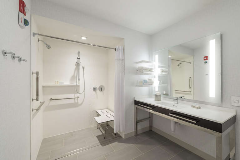 Bathroom 3, Hampton Inn & Suites Bridgewater, Somerset