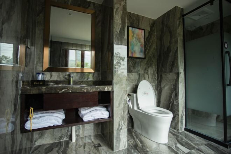 Bathroom, Fengjia No.1 Courtyard B&B (Luquan Fengjia Ancient Town Branch), Kunming