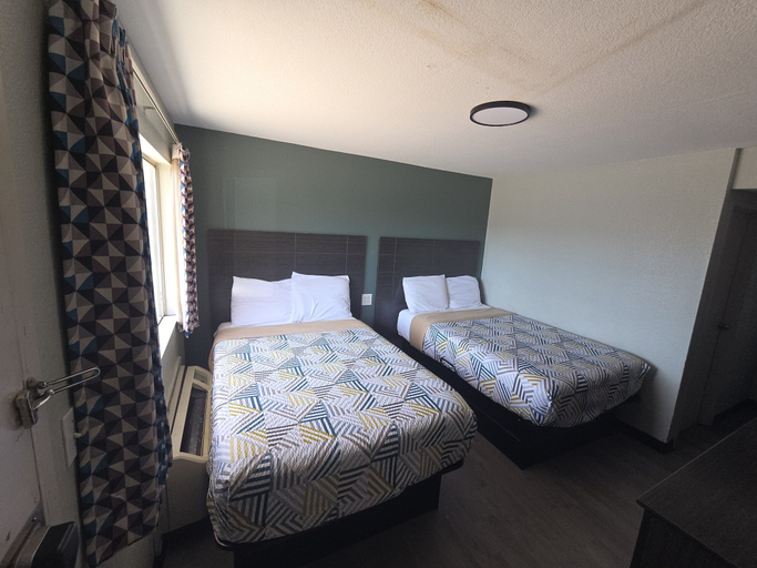 Bedroom 5, Super 7 INN, Jasper