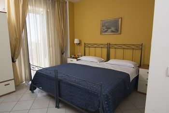 Others 2, LHP Suite Napoli - Parco Margherita, Napoli