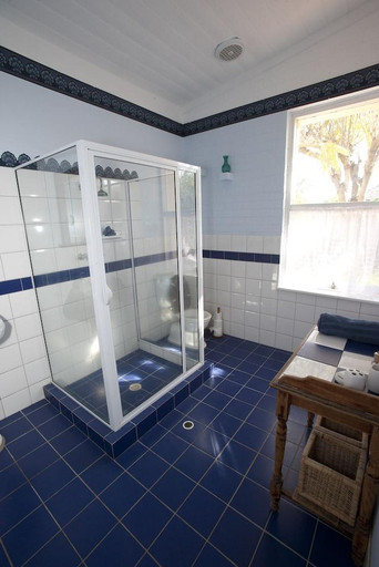 Bathroom 3, Weelaway on Gregory, Geraldton