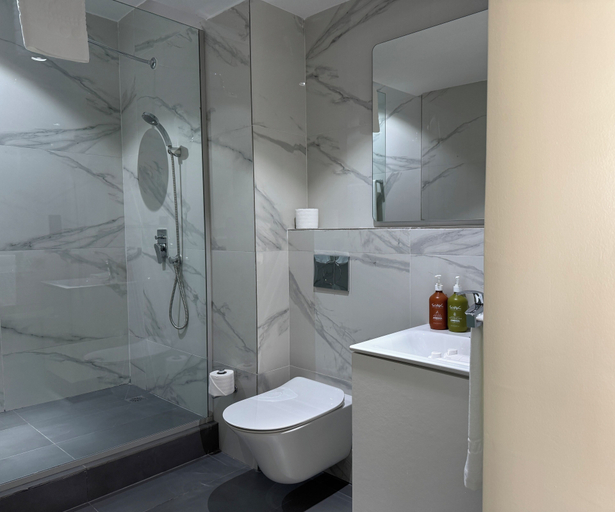 Bathroom, The Palms by Eagles Airport City, Accra