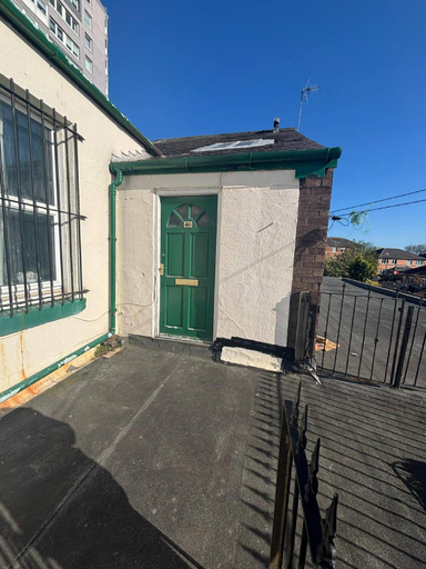 5, Charming 2-Bedroom Apartment with Ocean Views in Roker, Sunderland