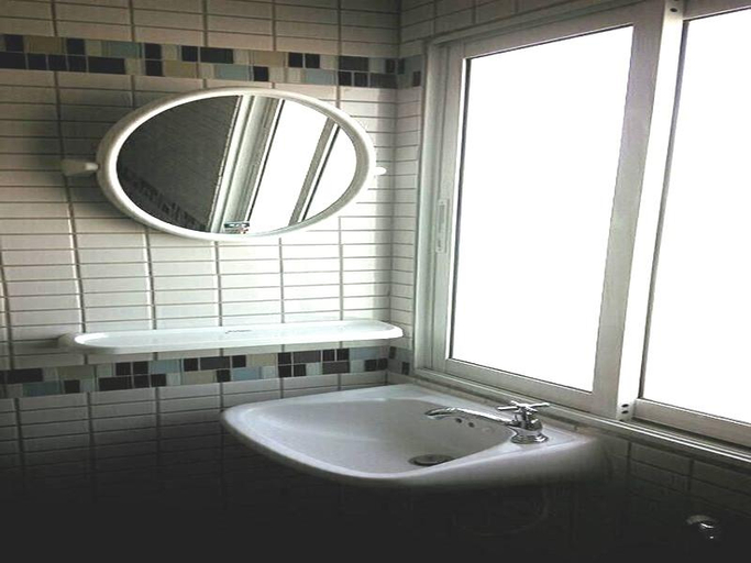 Bathroom 5, Poon Sook Apartment, Si Racha