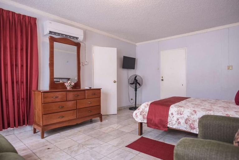 Bedroom 3, Lawrence Pool House