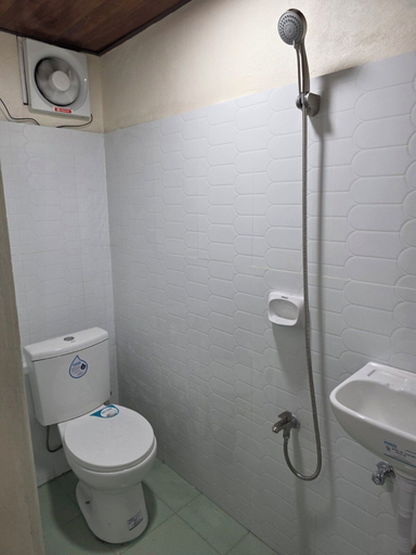 Bathroom 4, La Ud Lounge and Hostel, San Juan
