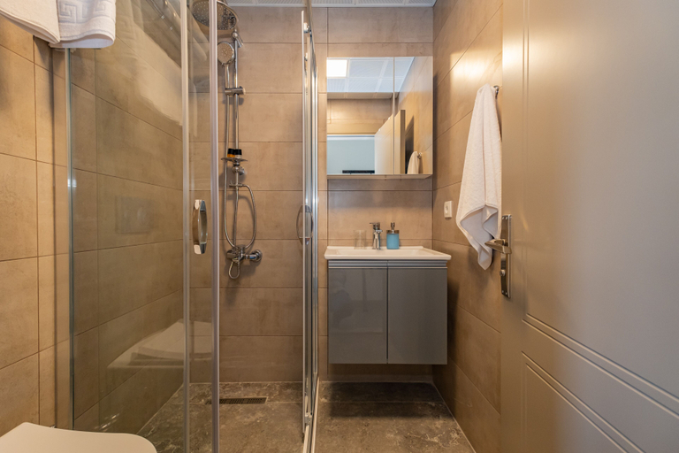 Bathroom 5, BD SUITES, Foça
