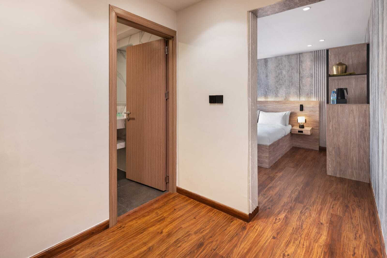 Others 4, Regency Inn, Bausher