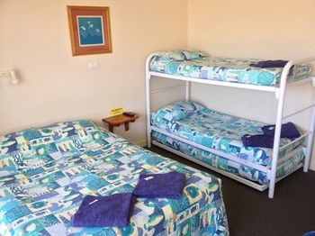 Others 5, Ocean View Motel, Bowen