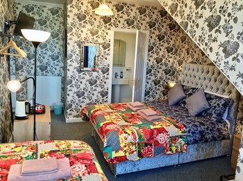 Others 4, 16 Pilrig Guest House, Edinburgh