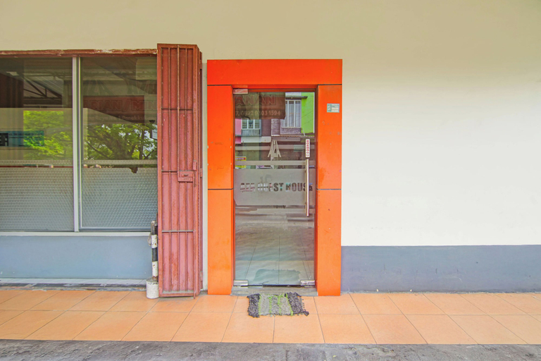 Property entrance 4, OYO 95189 Aza Guesthouse, Makassar