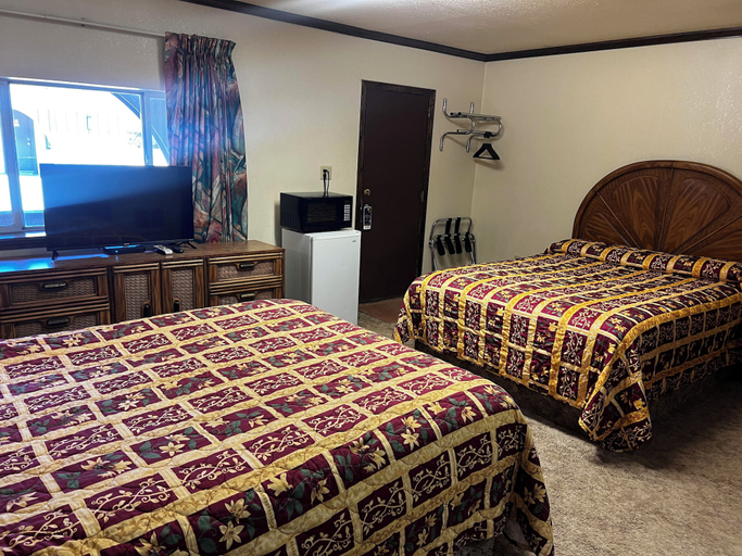 Bedroom 3, Dove Creek Inn, Dolores