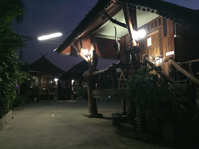 Exterior & Views 4, Ruenmai Homestay Lahansai, Lahan Sai
