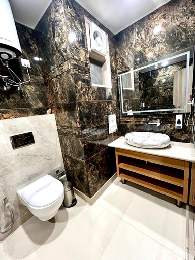 Bathroom 3, Hotel Royal Gold Palace - Newly Built 4 Star Hotel, Delhi