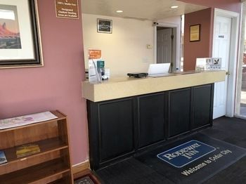 Check-in or Check-out Kiosk, Rodeway Inn, Iron