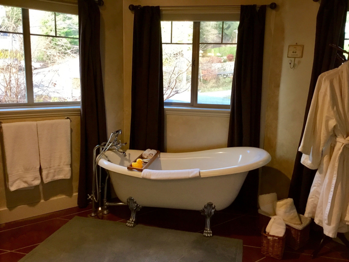 Bathroom, The Tuwanek Hotel and Spa, Sunshine Coast