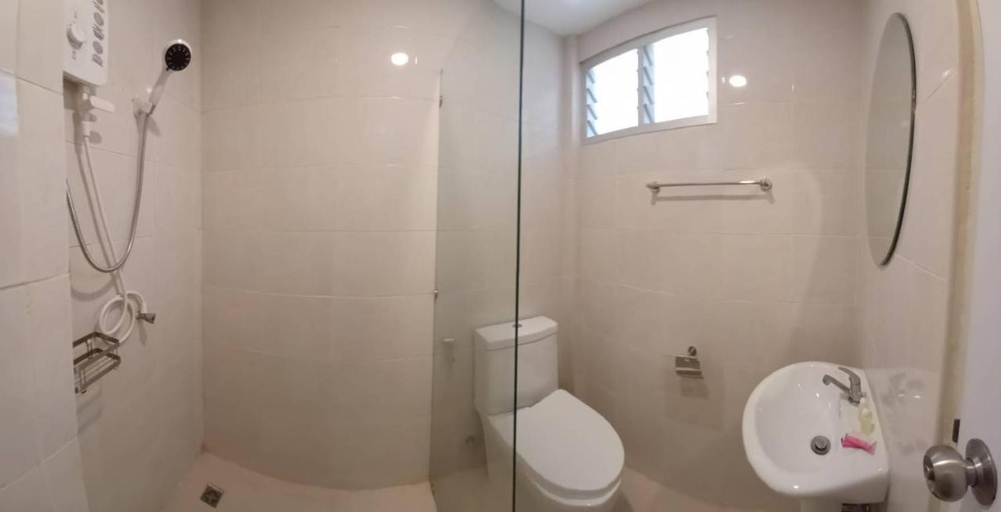 Bathroom 3, Lucky Seven Patong, Pulau Phuket