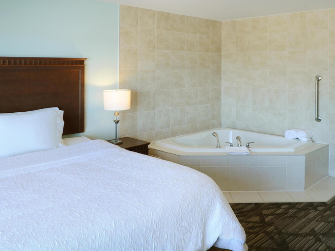 Bedroom, Hampton Inn & Suites by Hilton Saint John, Saint John