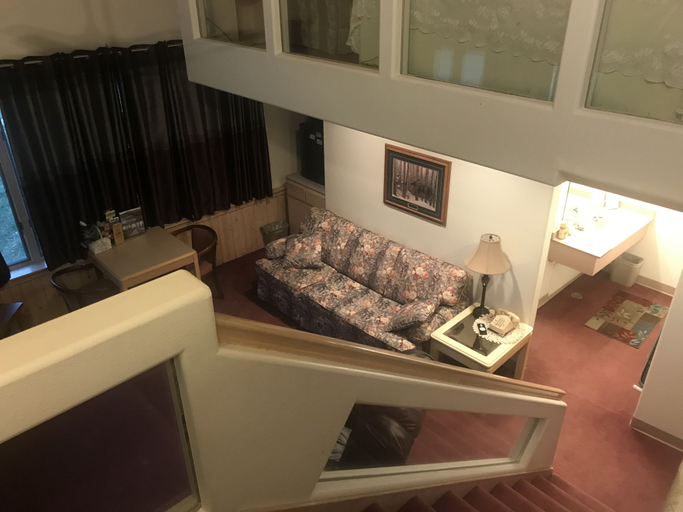 Others 5, Country Lodge inn, Fillmore