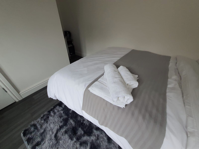 Room 5, Private Room - Ensuite Bathroom - Free Parking, Birmingham