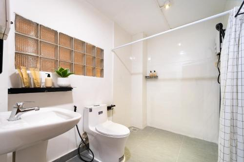 Shower 2, Nyce Stay, District 1