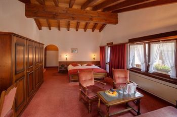 Others 3, Hotel Astoria, Visp