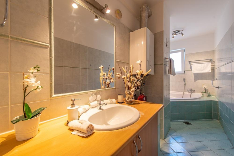 Bathroom 3, Hotel Korona Pension, Budapesti