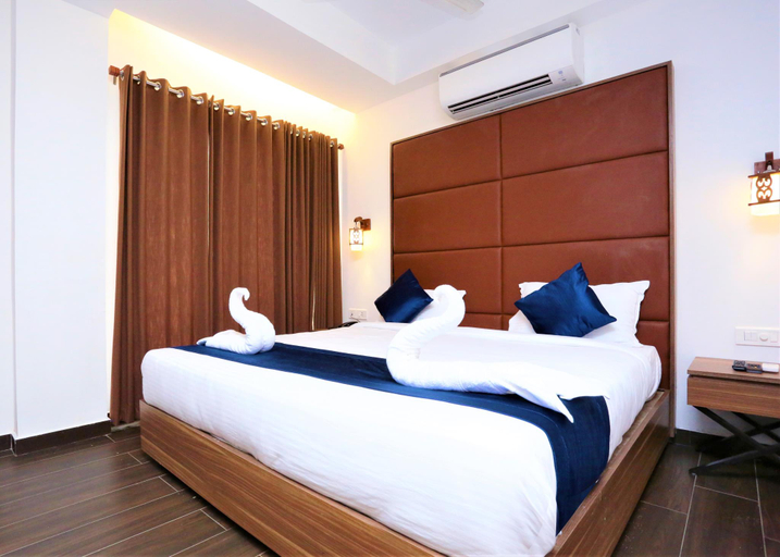 Bedroom 2, Hotel Crown Suites, Ernakulam