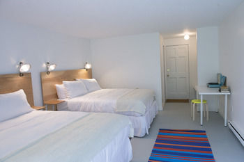 Guestroom 2, Lincolnville Motel, Waldo