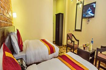 Others 5, Hotel Dandelion, Gandaki