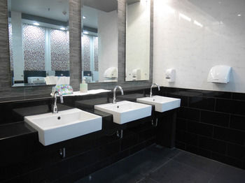 Bathroom 3, Boxtel at Suvarnabhumi Airport, Bang Phli