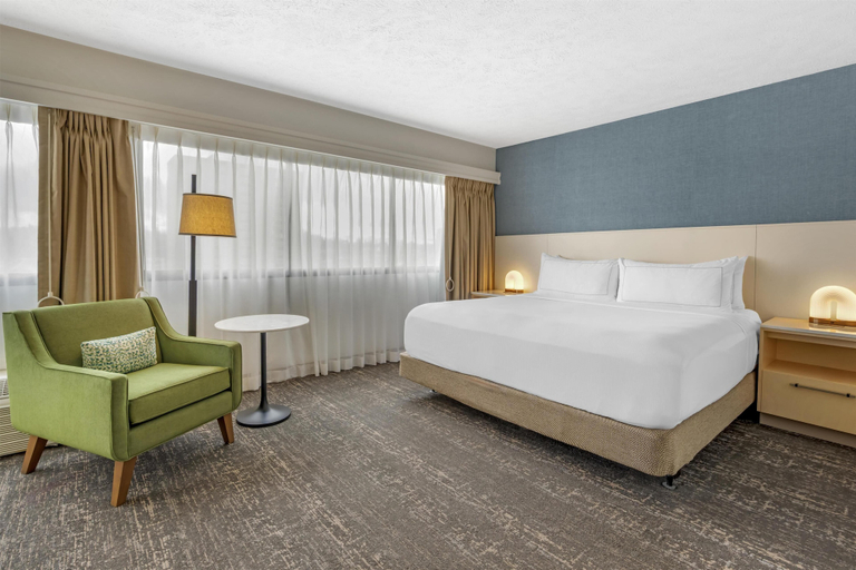 Bedroom 4, DoubleTree by Hilton Spokane City Center, Spokane