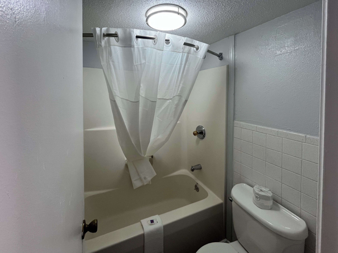 Bathroom, Studio 6 Suites Pocomoke City, MD, Worcester