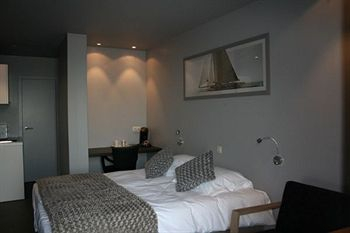 Guestroom 3, Hotel Excelsior, West-Vlaanderen